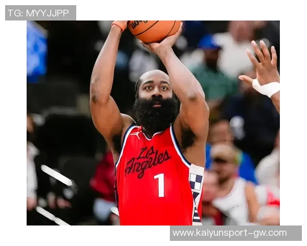 小卡称哈登在场上依旧如联盟明星般闪耀36岁状态依然出色