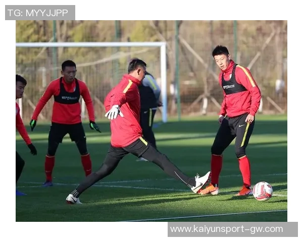 长春寒潮来袭亚泰队员迎战低温全力备战保级生死战