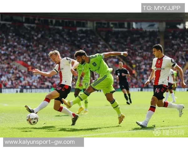 不忘初心！B费假期回国观看葡甲赛助力好友青年队梦想